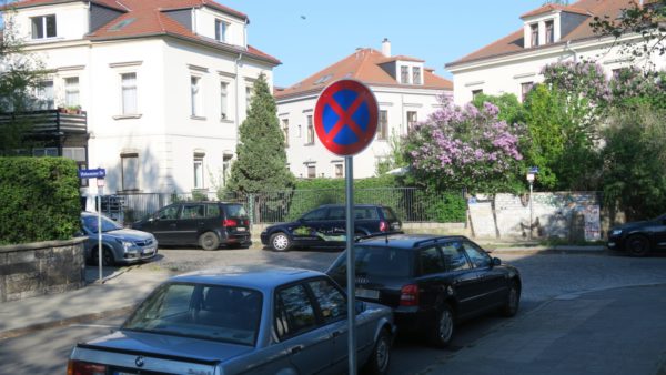 Halteverbotsschild an der Hohnsteiner Straße.