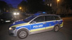 Die Polizei sperrte die Stetzscher Straße ab. Foto: Roland Halkasch