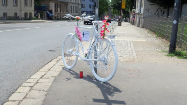 Ghostbike an der Rudolf-Leonhard-Straße