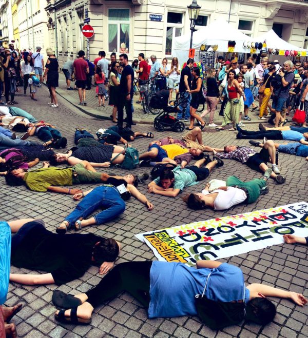 Aktion der Gruppe Instinction Rebellion am Martin-Luther-Platz