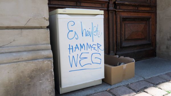 Der dezente Hinweis: Auf dem Hammerweg gibt es ne Entsorgungsstelle für nicht kühlende Kühlschränke.