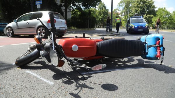 Unfall am Albertplatz - Foto: Roland Halkasch