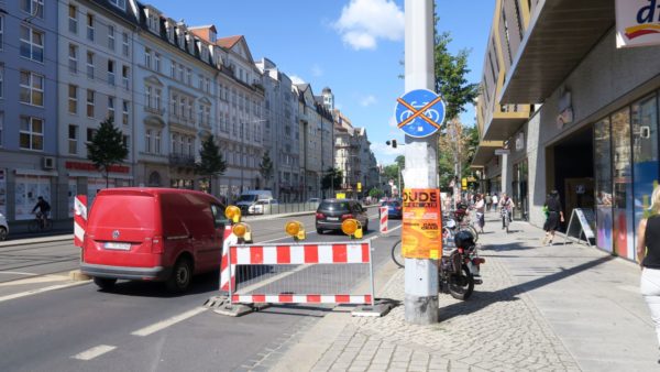 Der Radweg ist schon vorm Parkhaus gesperrt.