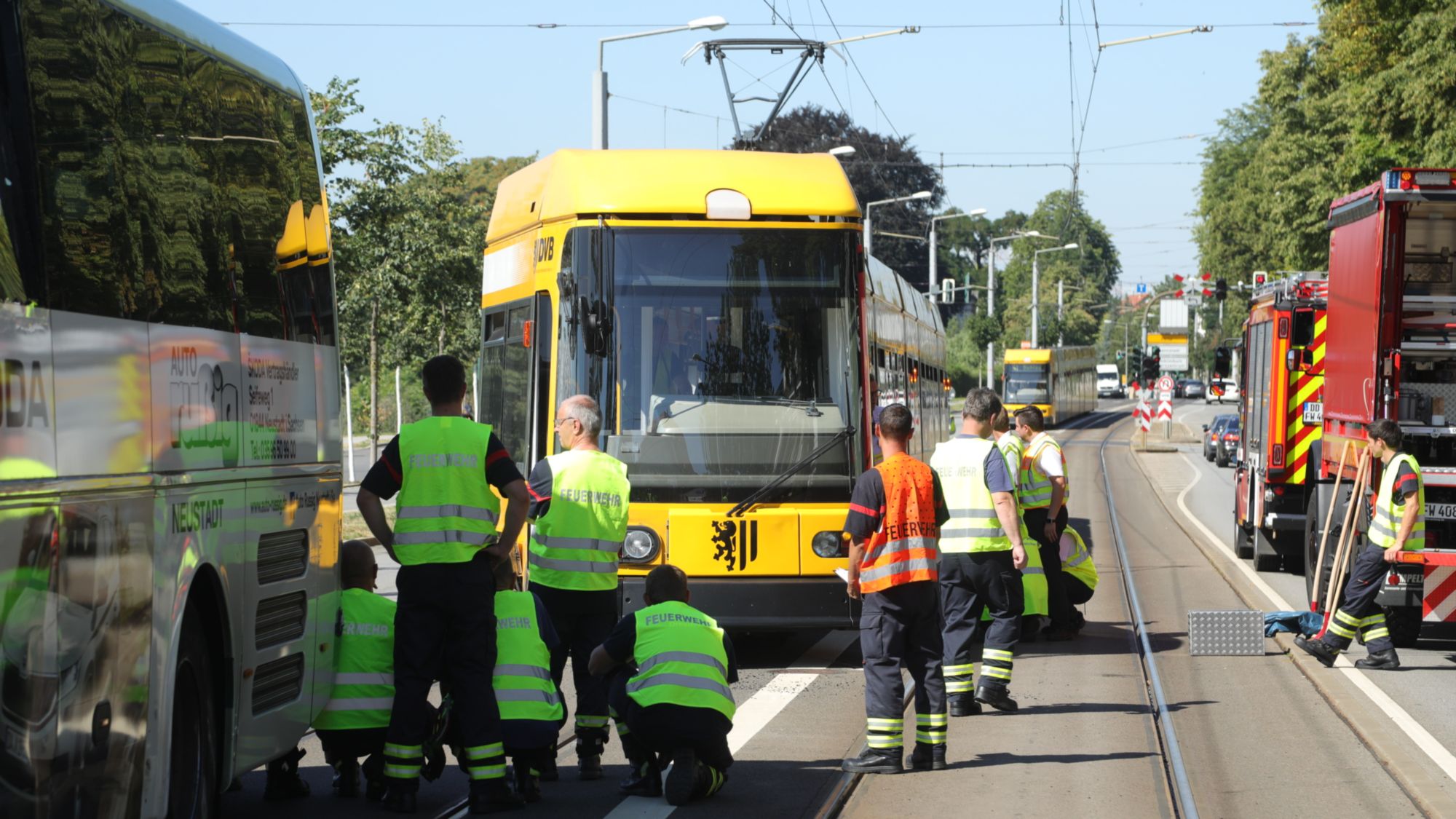 Entgleiste Bahn der Linie 41. Foto: Roland Halkasch