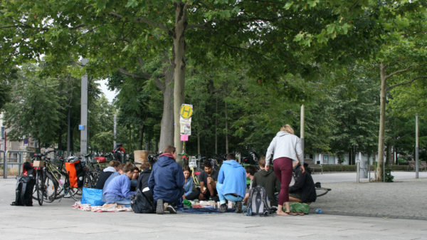 Frühstück am Jorge-Gomondai-Platz