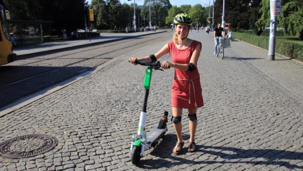 Am Albertplatz darf man den E-Scooter nur schieben.