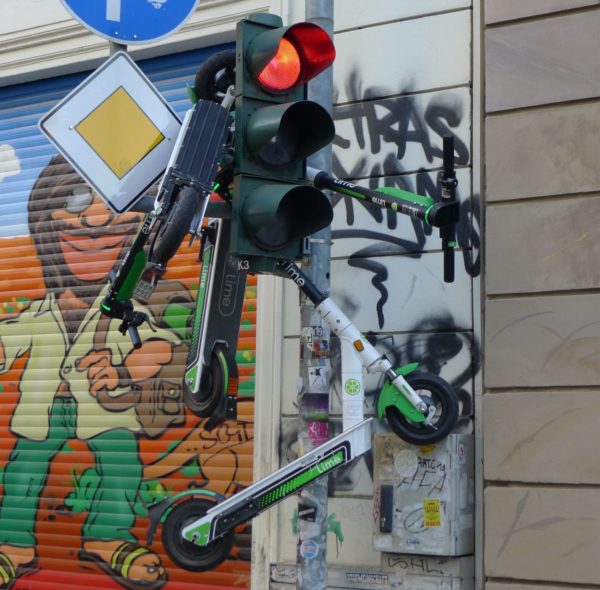 Elektroroller an der Ampel - Foto: Erich von DD.Photo