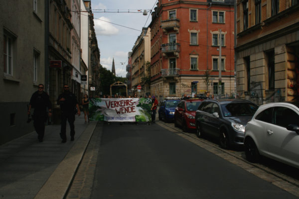 Am Anfang zogen sie durch die Neustädter Straßen