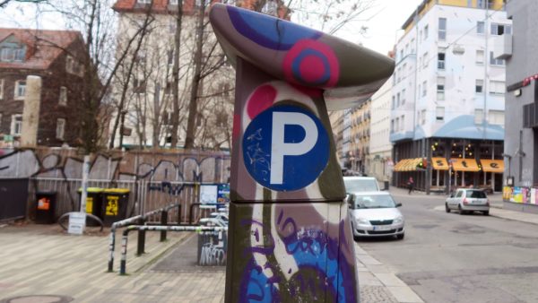 Solche Parkautomaten, wie der hier auf der Louisenstraße werden nun auch südlich der Bautzner aufgestellt.