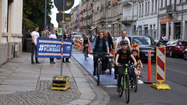 Einen temporären Radstreifen am Bischofsweg, das gab es schon vor einem Jahr mal. Foto: Nina