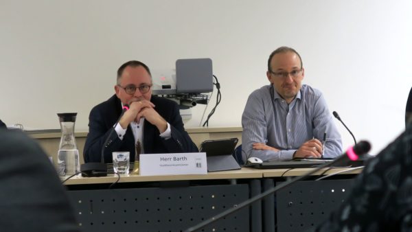 Stadtbezirkamtsleiter André Barth und der Chef des Straßen- und Tiefbauamtes Robert Franke.