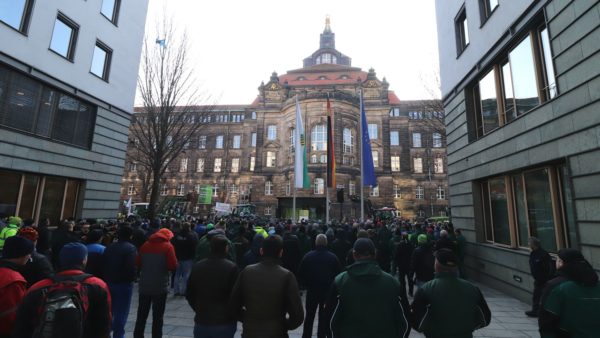 Kundgebung vor der Staatskanzlei