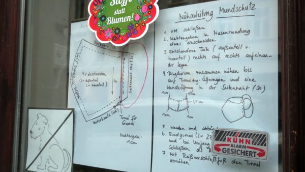 Nähanleitung am Schaufenster vom Malu-Nähcafé