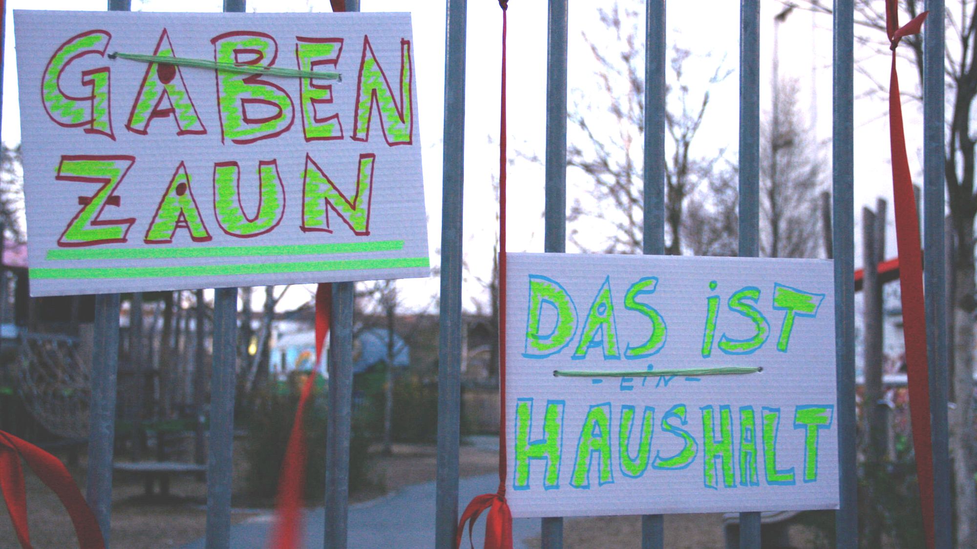 Weitere Gabenzäune befinden sich am Bischofsplatz und vor der Post an der Königsbrücker Straße