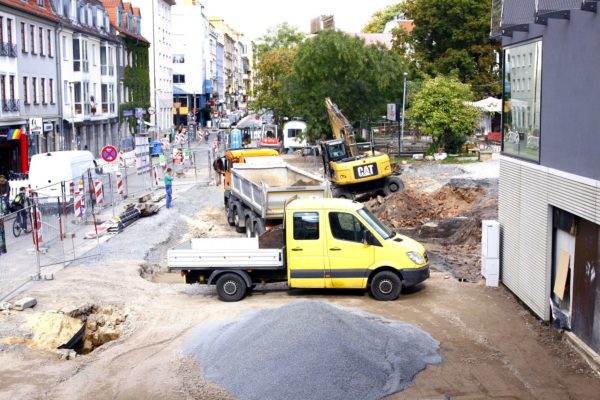 Arbeiten am Scheunevorplatz - Foto: Archiv