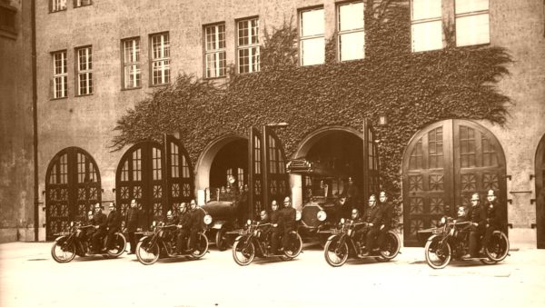 Feuerwache Louisenstraße 1922 - Foto: Archiv Feuerwehr