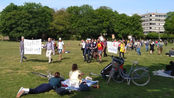 Demo-Umzug über den Alaunplatz. Foto: Rajko