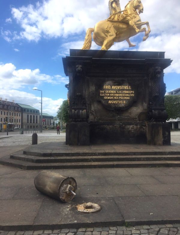 Umgestürzte Sandsteinsäule