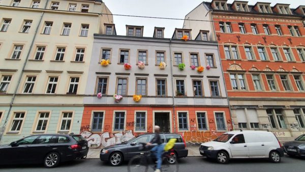 Geschmücktes Haus zum Republikgeburtstag