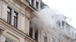 Brand in der Hoyerswerdaer Straße - Foto: Roland Halkasch