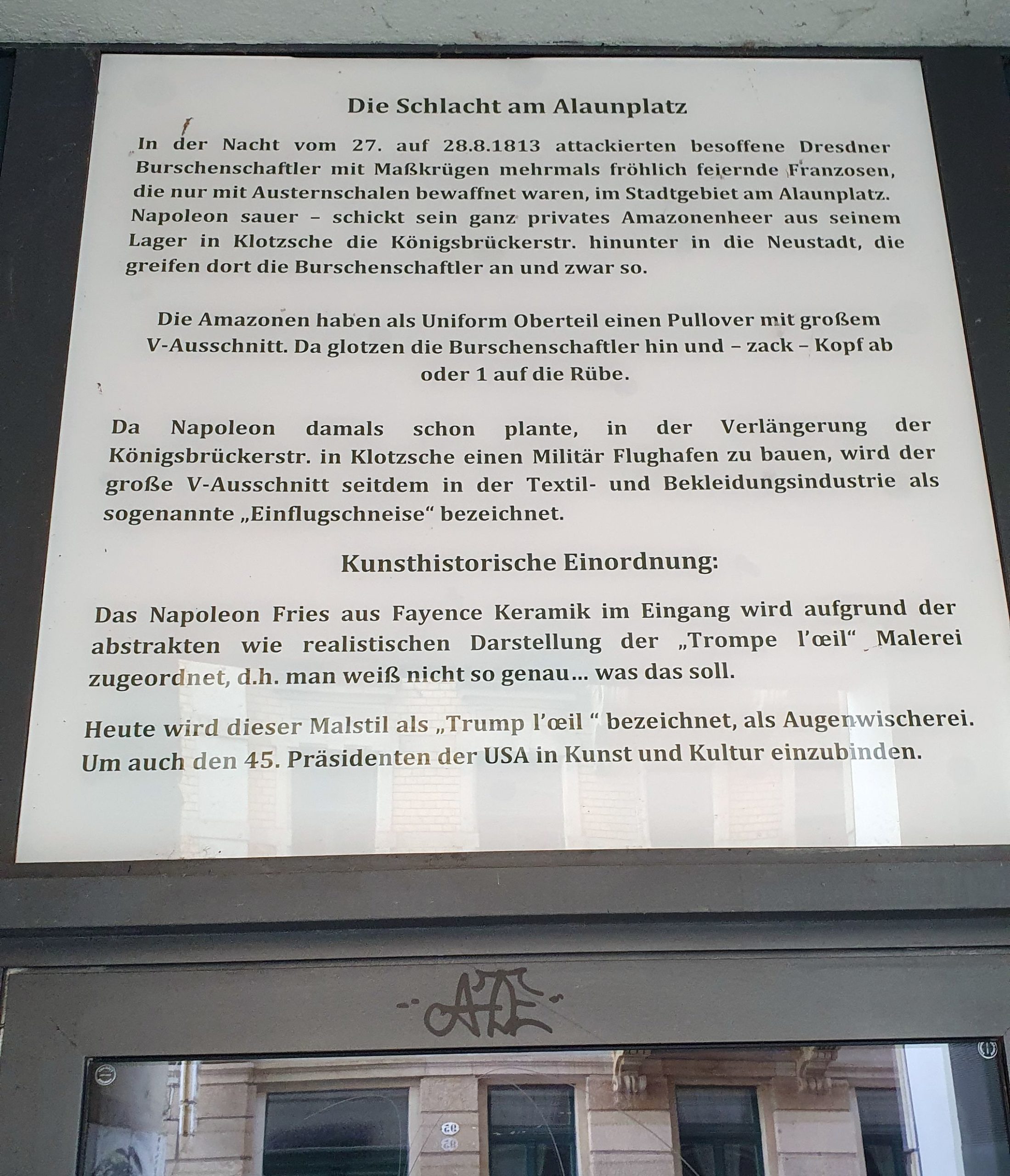 Tafel zur Erläuterung an der Alaunstraße 104