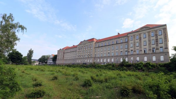 In der ehemaligen Landesbibliothek befindet sich jetzt die Melli-Beese-Schule und ein Kindergarten. 