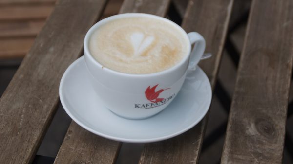 Kaffee ohne Kuhmilch mit Herzchen. 