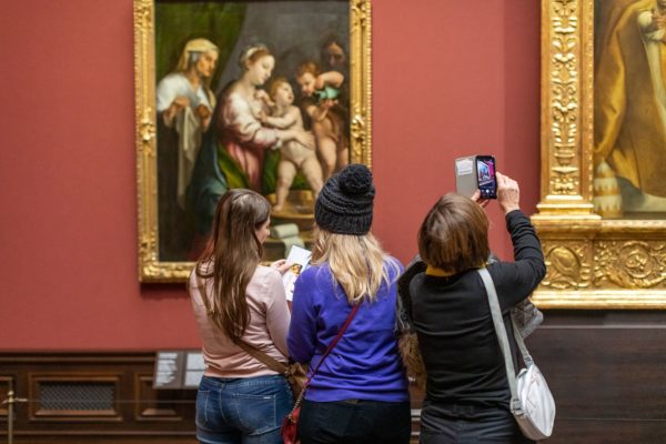 Besucherinnen zur Wiedereröffnung der "Alten Meister" - Foto: David Pinzer