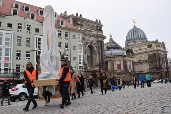 Die Aktion "Gedenkweltmeister" des Künstler*innenkollektivs im Februar. Foto: Polizeiklasse Dresden