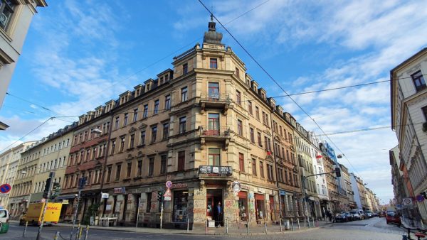 Schiefe Ecke im Herbstlicht