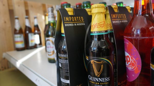 Selbst das Guiness kommt hier aus Nigeria.