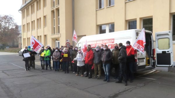 Streikende in der Dental-Kosmetik an der Katharinenstraße