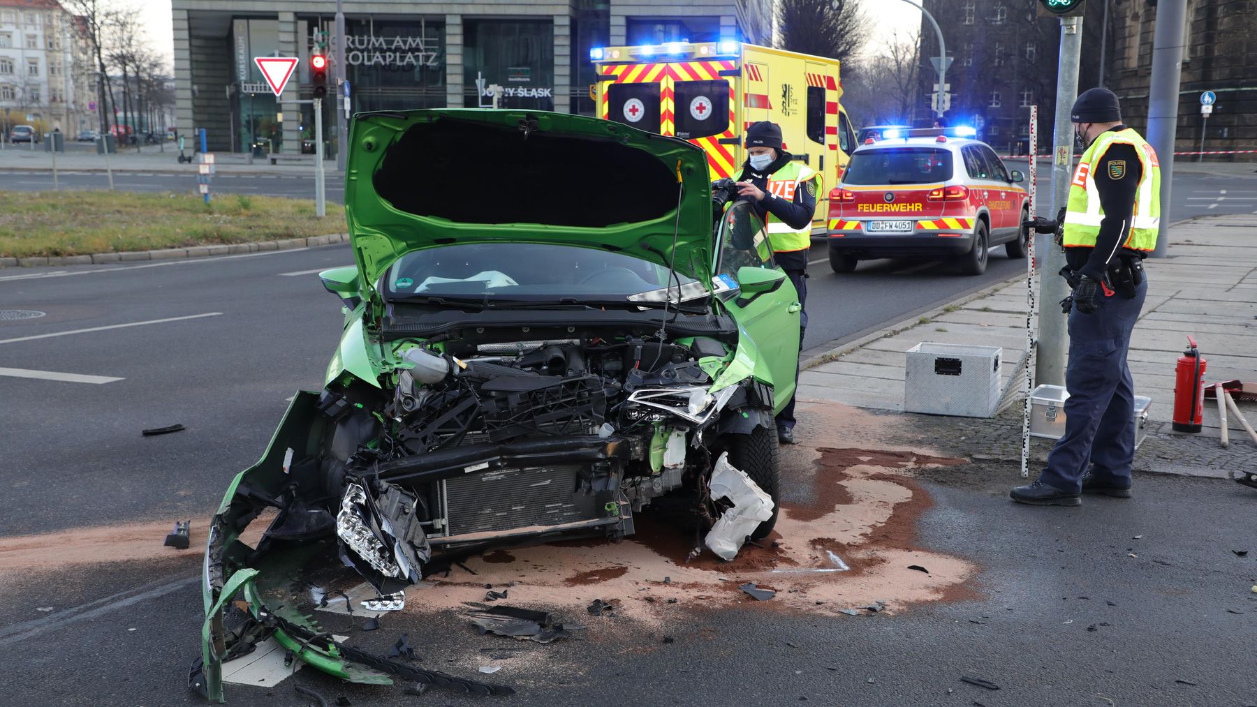 Unfall am Carolaplatz - Foto: Roland Halkasch