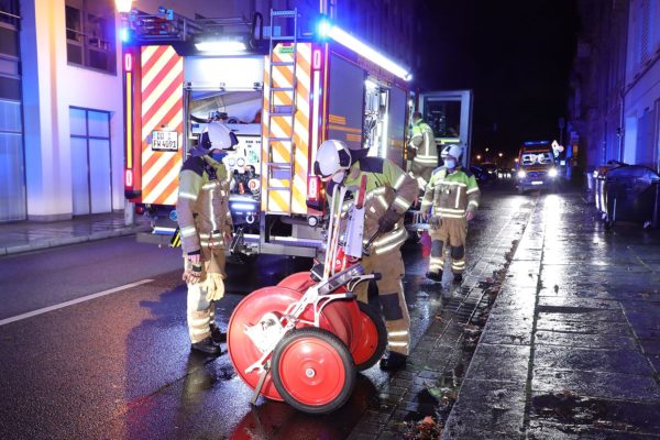 Feuerwehreinsatz auf der Weintraubenstraße - Foto: Roland Halkasch