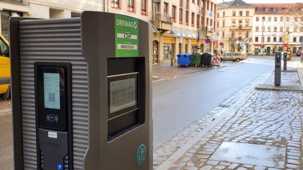 Die Stromtankstellen sind schon in Betrieb.