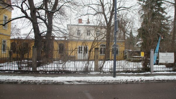 In dem Saal neben dem Gartenhaus soll ein neuer Kulturort entstehen. Foto: Philine