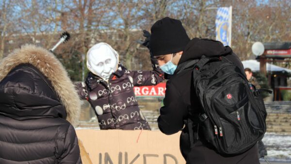 Putin-Performance auf der Demo