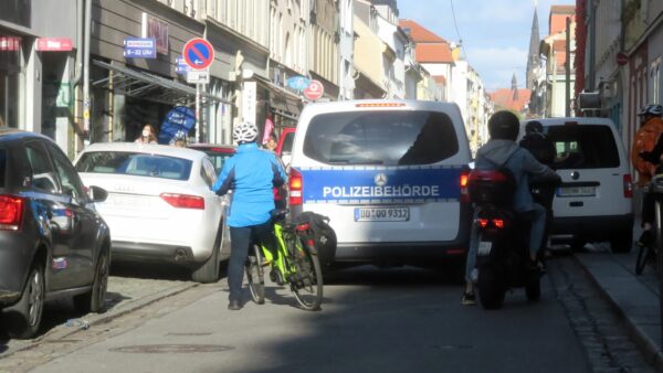 Polizeibehörde im Einsatz auf der Alaunstraße