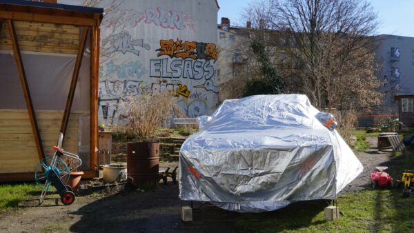 Nur auf den ersten Blick ein abgedeckter SUV.