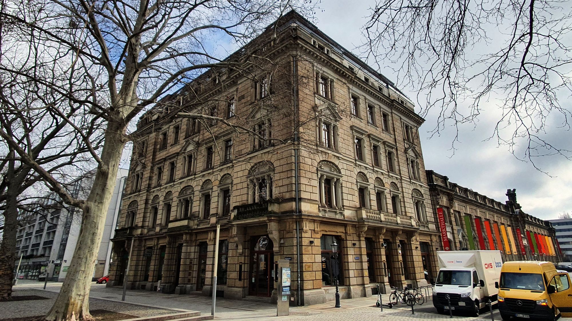 Neustädter Markthalle an der Hauptstraße