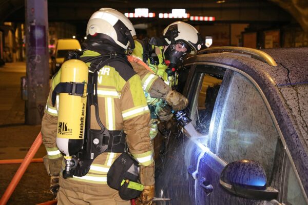 Die Feuerwehr konnte den Brand zügig löschen. Foto: Roland Halkasch