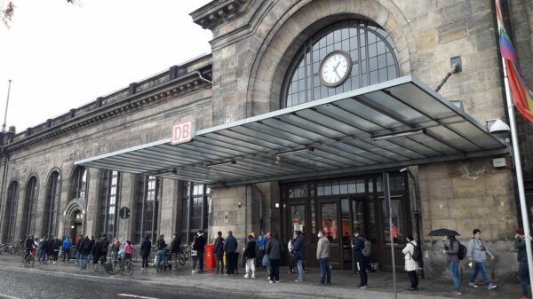 Halb Zwei in Deutschland - Alle brauchen irgendwas - Foto: Jonas Breitner