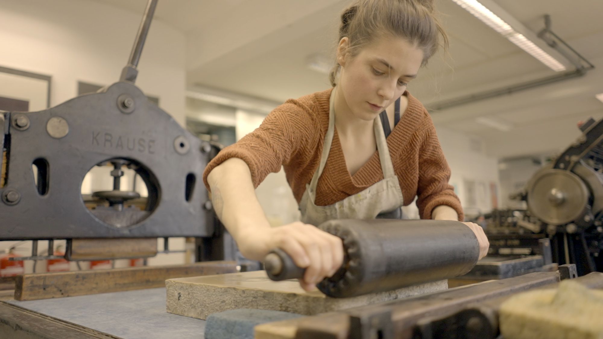 Olivia beim Einwalzen.  Foto: Sebastian Linda/Olivia Christen