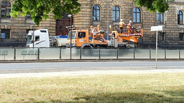 Die DVB nutzen die Sperrung um an weiteren Stellen der Strecke Reparaturen vorzunehmen.