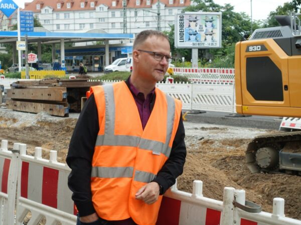 Gesamtbauleiter Olaf Hahn koordiniert die beteiligten Firmen. Foto: W. Schenk