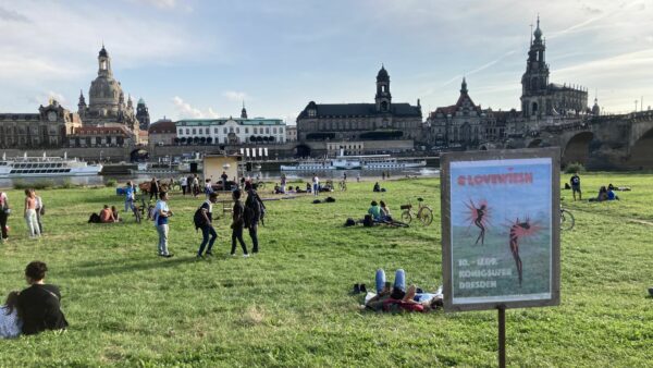 Lovewiesn am Elbufer - Foto: HP Trauschke