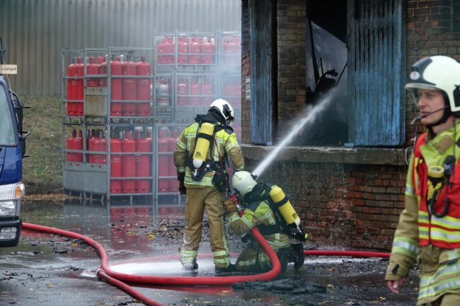 Feuerwehreinsatz im Industriegelände - Foto: Roland Halkasch