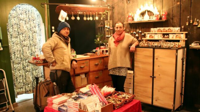 Michael Röhnisch und Susan Uhlig schmeißen das Weihnachtslädchen