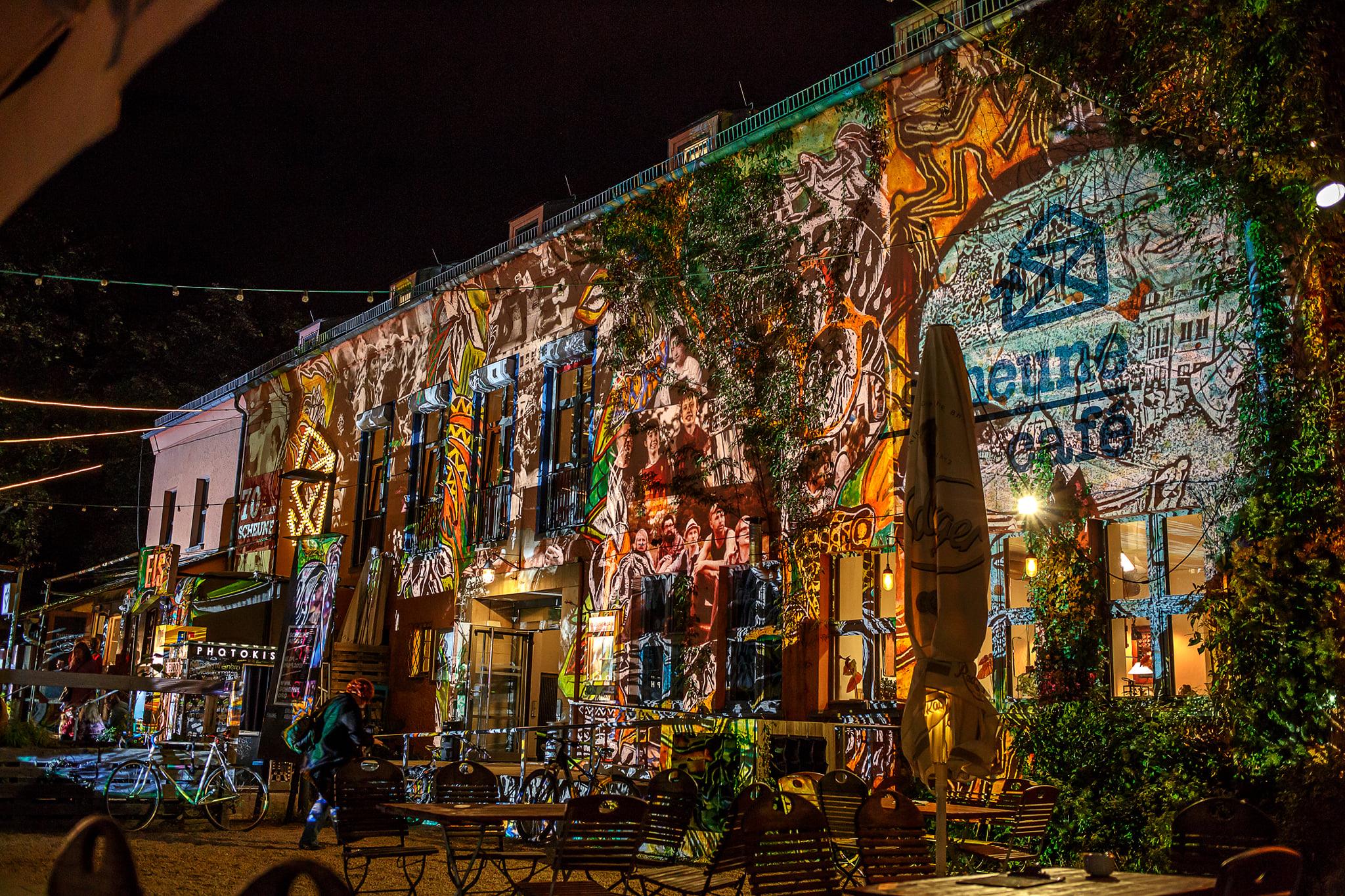 70 Jahre Scheune Dresden Claudia Reh hatte die Scheune zur Abriss-Party sehr hübsch in Szene gesetzt. Foto: scheune/Robby Klee