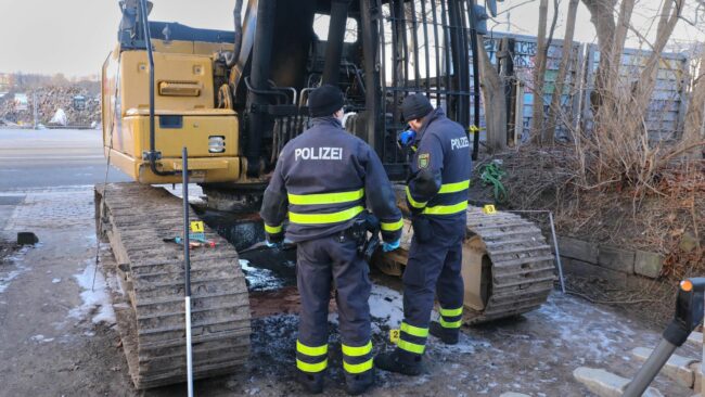 Das Polizeiliche Terrorismus- und Extremismus-Abwehrzentrum hat die Ermittlungen übernommen. Foto: Tino Plunert